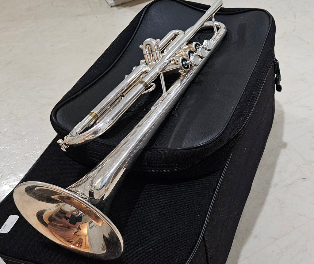 Almost New 2025  Schilke X4 Bb Pro Trumpet with case (6 months old)